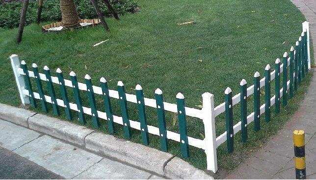 PVC草坪护栏拐角处是根据角度大小的不同设计安装